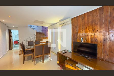 Sala de casa para alugar com 2 quartos, 150m² em Jardim Caravelas, São Paulo