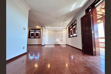 Casa para alugar com 5 quartos, 360m² em Serrano, Belo Horizonte