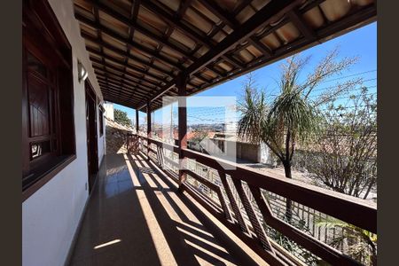 Casa para alugar com 5 quartos, 360m² em Serrano, Belo Horizonte