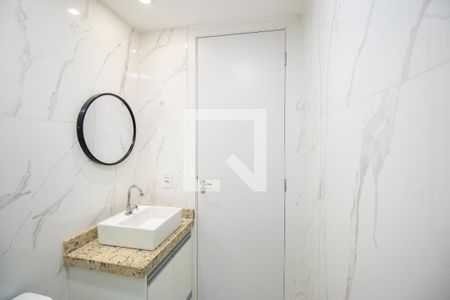 Banheiro de apartamento para alugar com 1 quarto, 33m² em Irajá, Rio de Janeiro