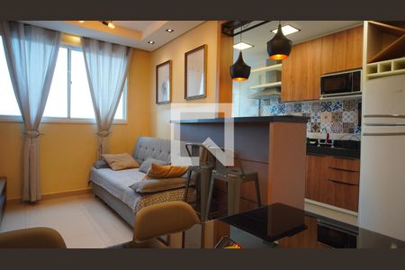 Sala e cozinha  de apartamento para alugar com 2 quartos, 45m² em Humaitá, Porto Alegre