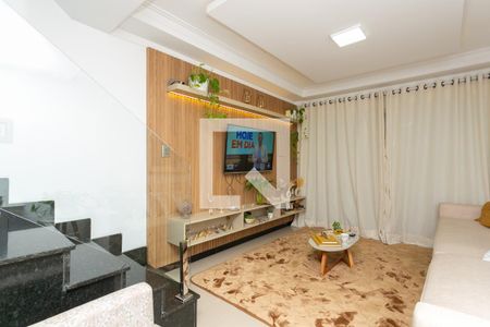 Sala de casa para alugar com 3 quartos, 2000m² em Vila Carmosina, São Paulo