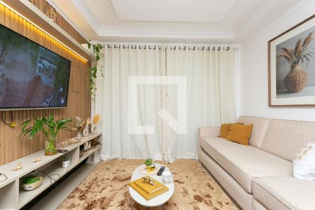Sala de casa para alugar com 3 quartos, 2000m² em Vila Carmosina, São Paulo