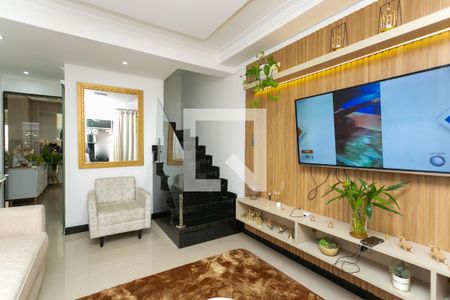 Sala de casa para alugar com 3 quartos, 2000m² em Vila Carmosina, São Paulo