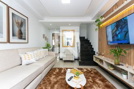 Sala de casa para alugar com 3 quartos, 2000m² em Vila Carmosina, São Paulo