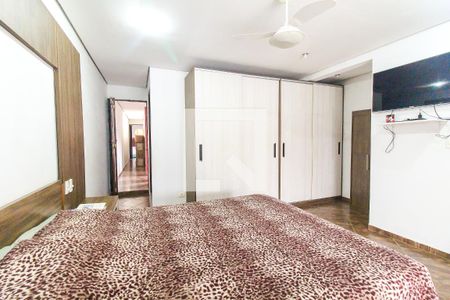 Suíte de casa à venda com 3 quartos, 230m² em Parque Guarani, São Paulo
