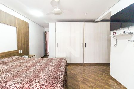 Suíte de casa à venda com 3 quartos, 230m² em Parque Guarani, São Paulo