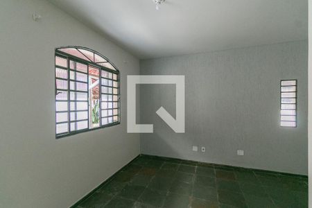 Casa para alugar com 2 quartos, 75m² em Floramar, Belo Horizonte