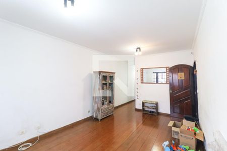 Casa para alugar com 3 quartos, 227m² em Jardim Virginia Bianca, São Paulo