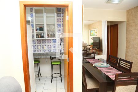 Detalhe da sala e porta da cozinha de apartamento à venda com 2 quartos, 70m² em Alto da Glória, Goiânia