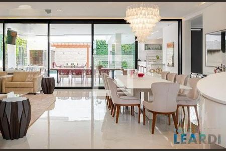Casa de Condomínio à venda com 6 quartos, 1279m² em Alphaville Residencial Um, Barueri