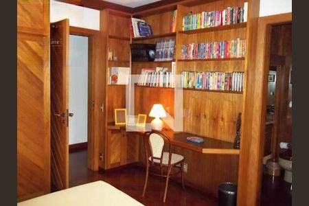Casa à venda com 4 quartos, 650m² em Alphaville, Santana de Parnaíba