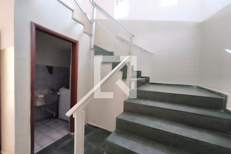Corredor de casa para alugar com 3 quartos, 550m² em Parque Santa Bárbara, Campinas