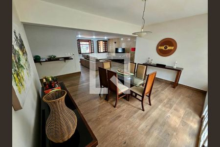Casa à venda com 3 quartos, 240m² em Cabral, Contagem