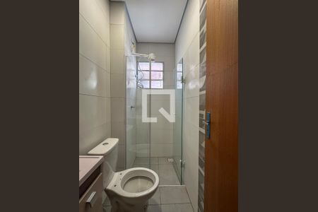 Banheiro de casa de condomínio para alugar com 1 quarto, 20m² em São João Climaco, São Paulo