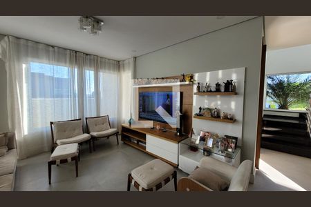 Sala de casa de condomínio para alugar com 3 quartos, 280m² em Jardim Odete, Itaquaquecetuba