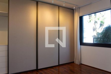 Suíte Master de casa de condomínio à venda com 5 quartos, 458m² em Jardim dos Estados, São Paulo