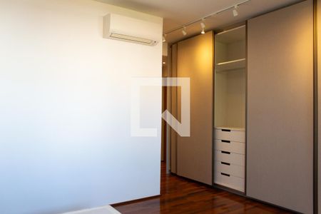 Suíte Master de casa de condomínio à venda com 5 quartos, 458m² em Jardim dos Estados, São Paulo