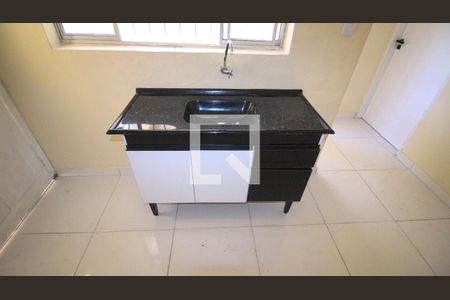 Sala/Cozinha de casa para alugar com 2 quartos, 50m² em Parque dos Bancarios, São Paulo