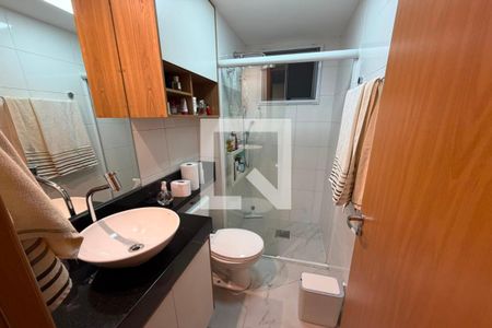 Banheiro de apartamento à venda com 2 quartos, 43m² em Vila São Bernardo, Campinas