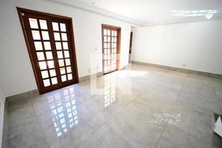 Casa para alugar com 4 quartos, 240m² em Nova Suiça, Goiânia