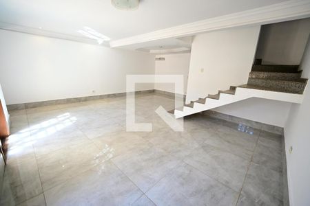 Casa para alugar com 4 quartos, 240m² em Nova Suiça, Goiânia