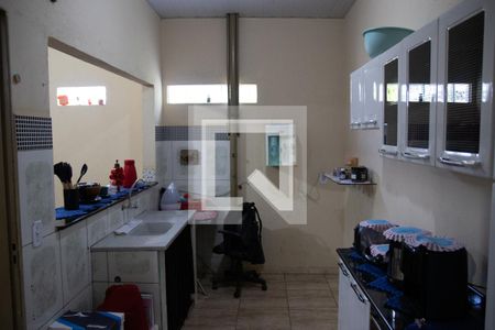 Cozinha 01 de casa à venda com 3 quartos, 240m² em Parque Tremendao, Goiânia