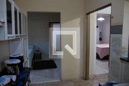 Cozinha 01 de casa à venda com 3 quartos, 240m² em Parque Tremendao, Goiânia