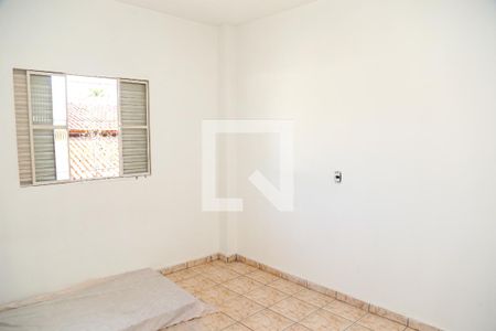 Quarto do Andar superior de casa para alugar com 2 quartos, 75m² em Parque Atheneu, Goiânia