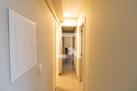 Corredor de apartamento para alugar com 3 quartos, 54m² em Cavalhada, Porto Alegre