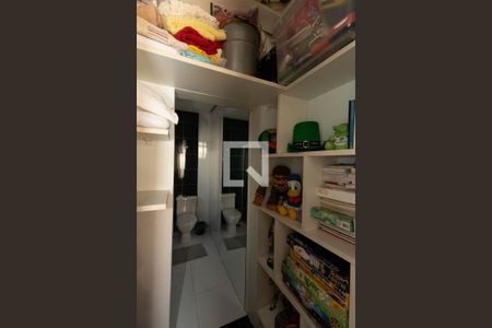 Closet de casa à venda com 4 quartos, 240m² em Horto Florestal, São Paulo