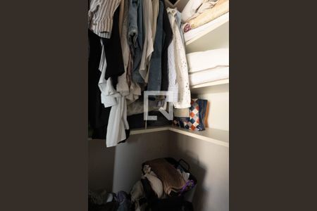 Closet de casa à venda com 4 quartos, 240m² em Horto Florestal, São Paulo