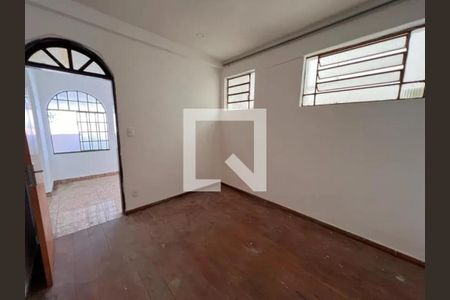 Quarto de casa para alugar com 4 quartos, 180m² em Cachoeirinha, Belo Horizonte