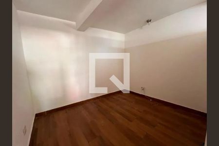 Quarto de casa para alugar com 4 quartos, 180m² em Cachoeirinha, Belo Horizonte