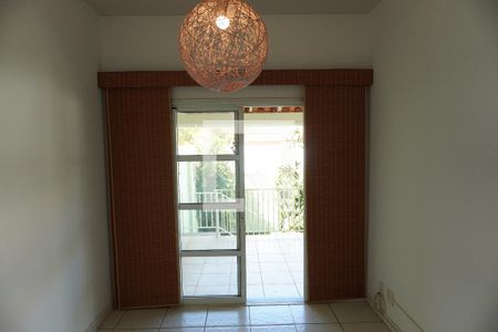 Sala 2 de casa de condomínio para alugar com 3 quartos, 150m² em Jardim Bandeirantes, São Carlos