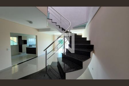 Sala de casa de condomínio para alugar com 3 quartos, 300m² em Vila Monte Belo, Itaquaquecetuba