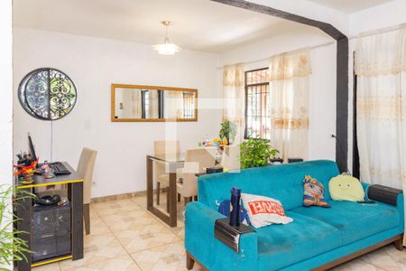 Casa à venda com 4 quartos, 270m² em Jardim Almanara, São Paulo