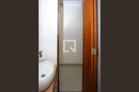 Lavabo de casa para alugar com 3 quartos, 150m² em Taboão, Diadema
