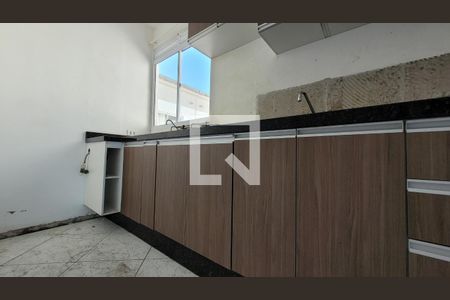 Cozinha de apartamento para alugar com 2 quartos, 46m² em Jardim das Oliveiras, Itaquaquecetuba