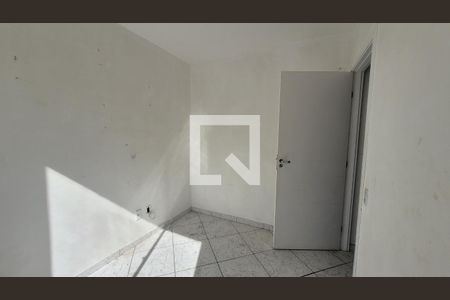 Quarto 02 de apartamento para alugar com 2 quartos, 46m² em Jardim das Oliveiras, Itaquaquecetuba