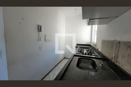 Cozinha de apartamento para alugar com 2 quartos, 46m² em Jardim das Oliveiras, Itaquaquecetuba