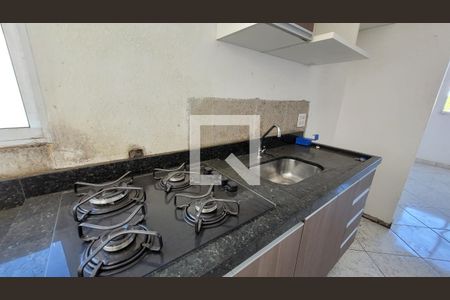 Cozinha de apartamento para alugar com 2 quartos, 46m² em Jardim das Oliveiras, Itaquaquecetuba