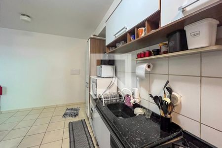 Cozinha de apartamento à venda com 2 quartos, 60m² em Parque Fongaro, São Paulo