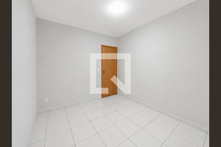 Quarto 2 de apartamento para alugar com 2 quartos, 43m² em Jardim Holanda, Uberlândia