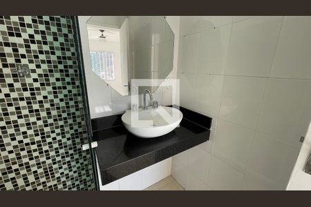 Banheiro da Suíte de casa de condomínio à venda com 3 quartos, 95m² em Freguesia (ilha do Governador), Rio de Janeiro