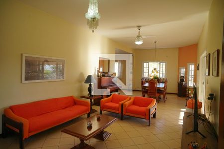 Sala de casa de condomínio para alugar com 5 quartos, 378m² em Flamengo, Maricá