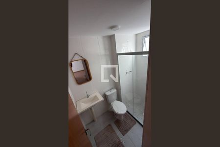 Banheiro de apartamento para alugar com 2 quartos, 26m² em Inhoaíba, Rio de Janeiro