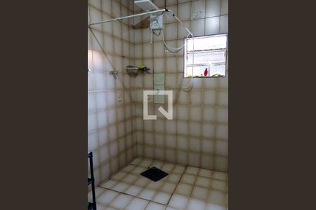 Banheiro social de casa à venda com 2 quartos, 70m² em Bussocaba, Osasco