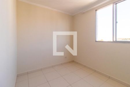 Quarto 1 de apartamento para alugar com 2 quartos, 48m² em Xaxim, Curitiba