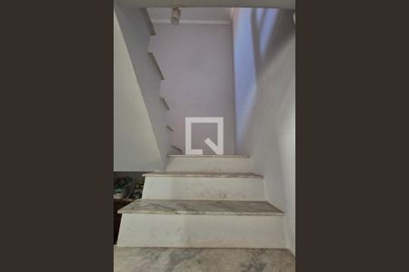 Escada  de casa à venda com 2 quartos, 126m² em Conjunto Habitacional Parque da Floresta, Campinas